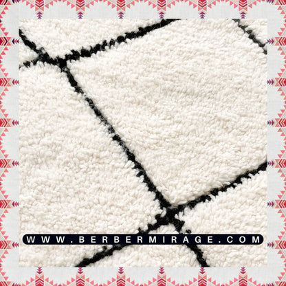 Striking black and white Berber area rug - 258cm x 153cm BerberMirage