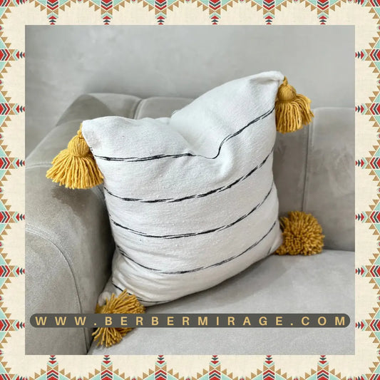 housse de coussin berbère artisanat marocain fait a la main en laine blanc rayé avec pompons en jaune 