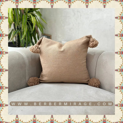 housse-coussin-berbere-beige-pompons-laine