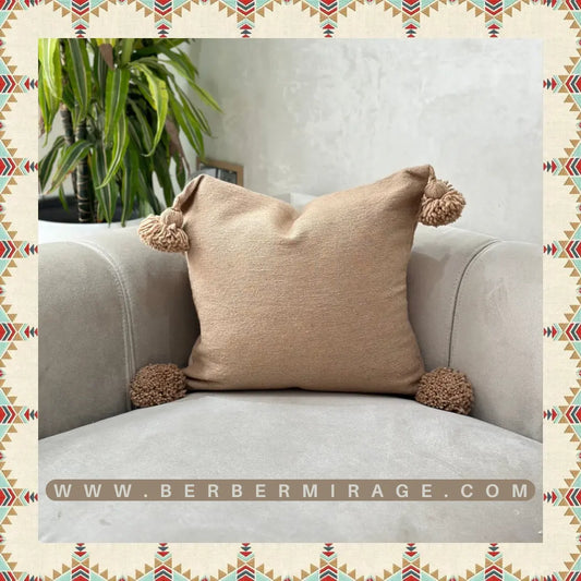 housse-coussin-berbere-beige-pompons-laine