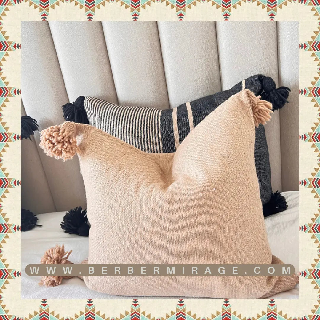 housse-coussin-berbere-beige-pompons-laine