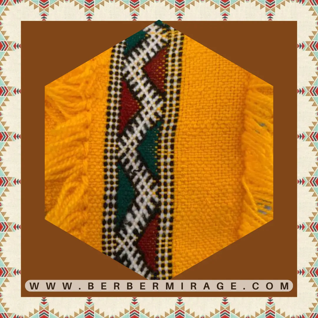 housse de coussin berbère tissé à la main jaune avec paillette 